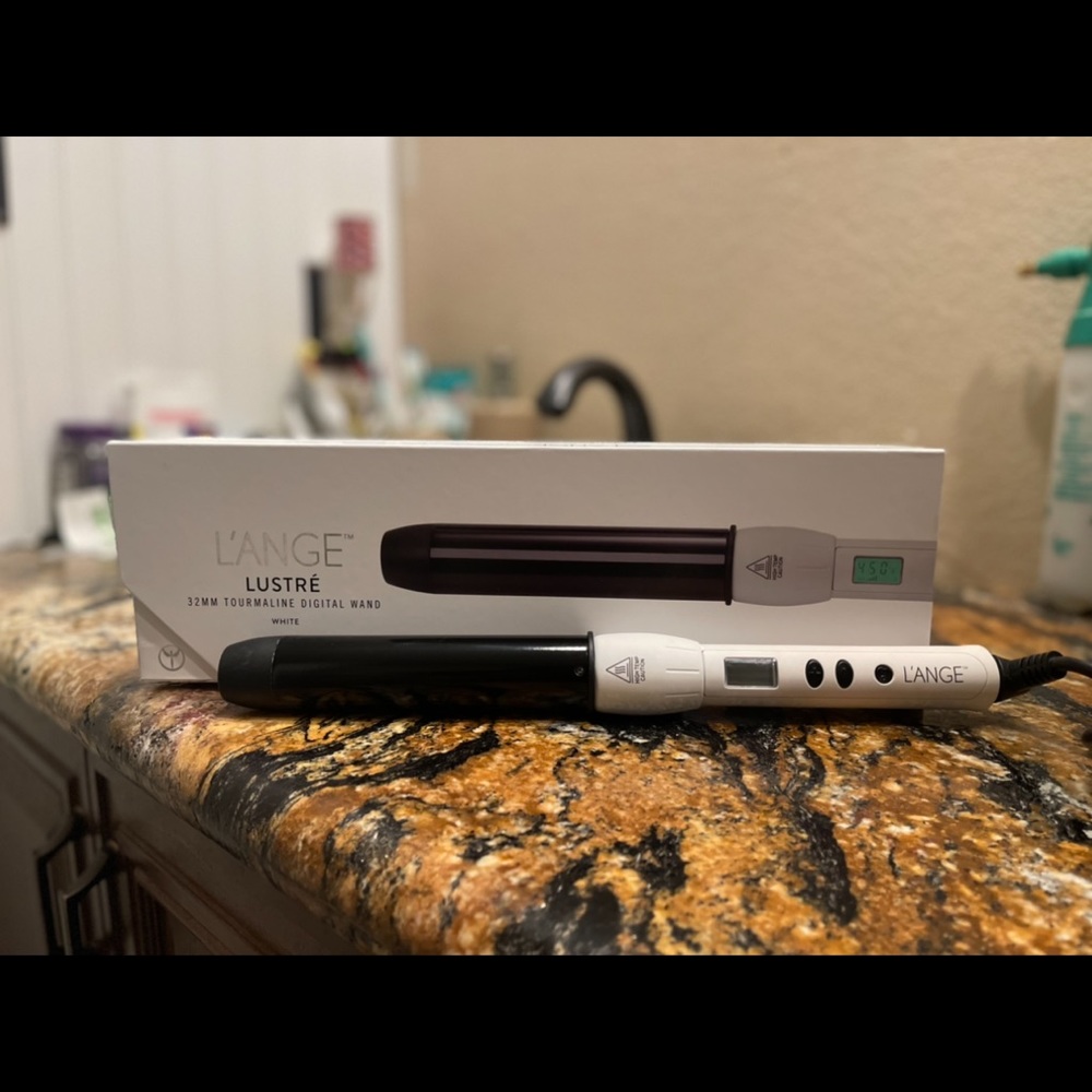 FREE SHIPPING New 32mm LANGE Lustré Tourmaline digital hair wand in color white